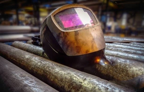 Best Way to Clean Welding Helmet Lens 