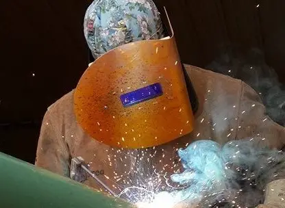 Pancake welding helmet
