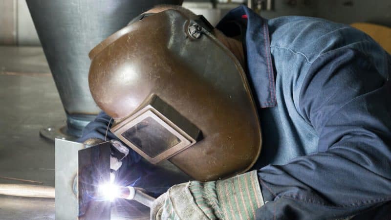 Passive welding helmet